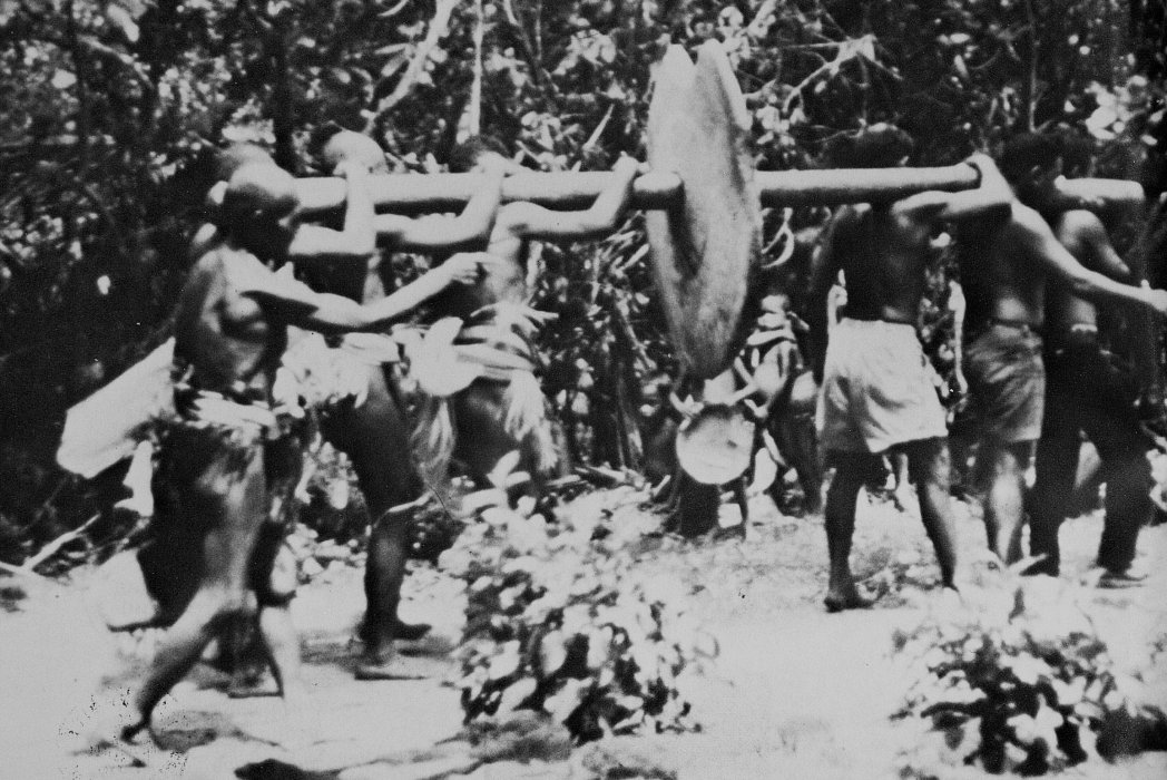Stone Money, Yap Island © in: The Stone Money of Yap - Smithsonian Institution, Cora Lee C. Gillilland