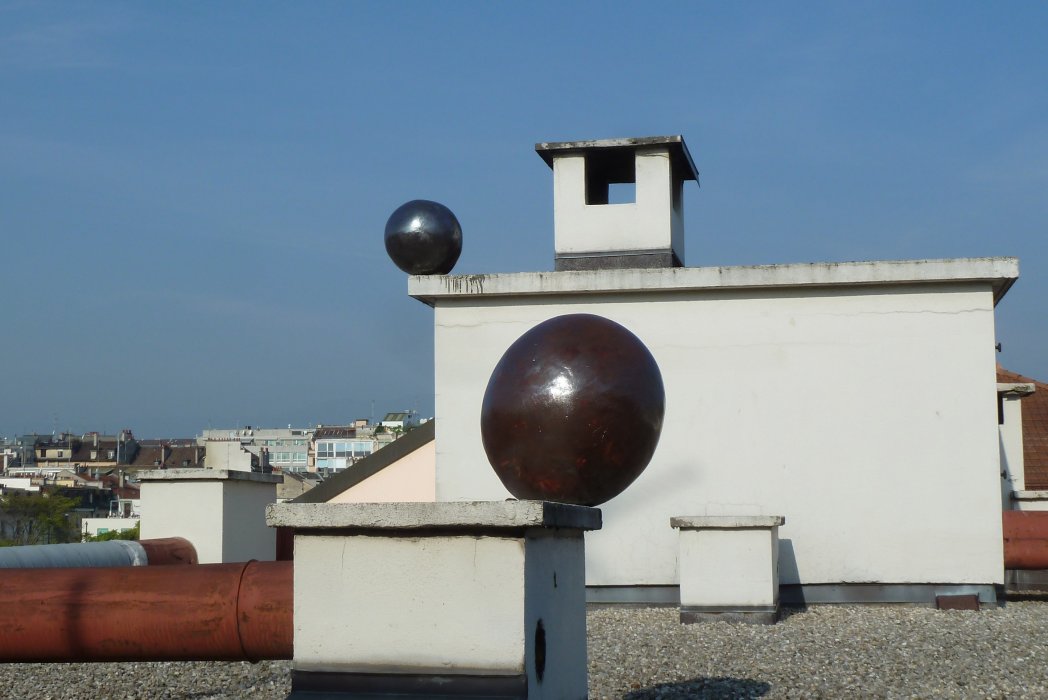 On the rooftop of a building © Magdalena Gerber